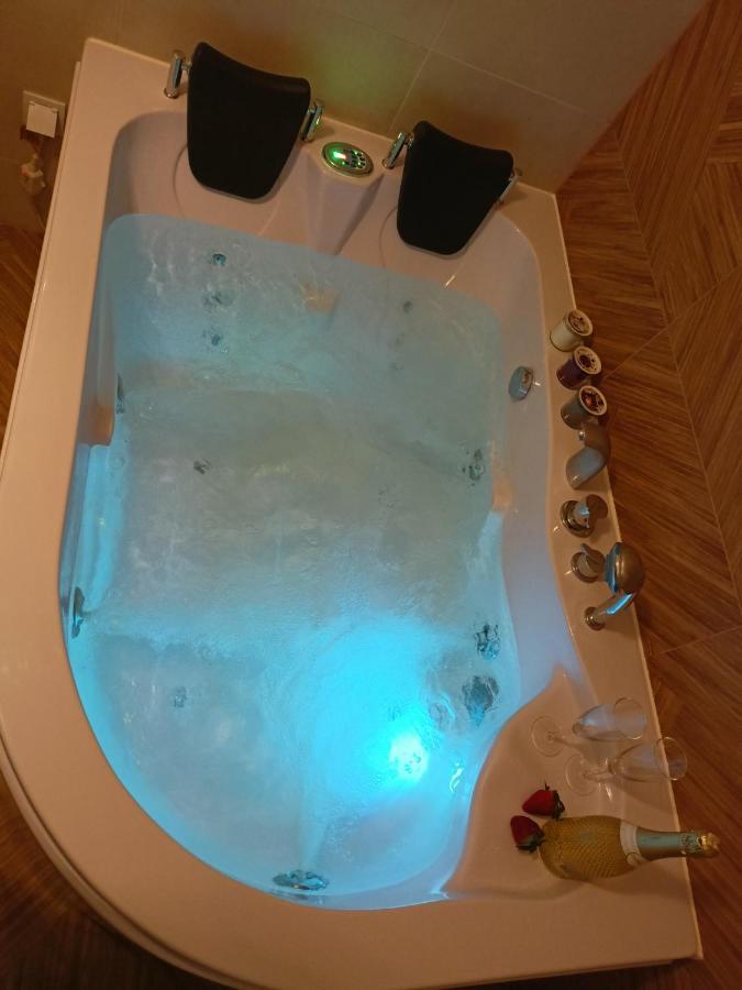 Апартаменты Apartament Z Sauna I Jacuzzi Радом Экстерьер фото